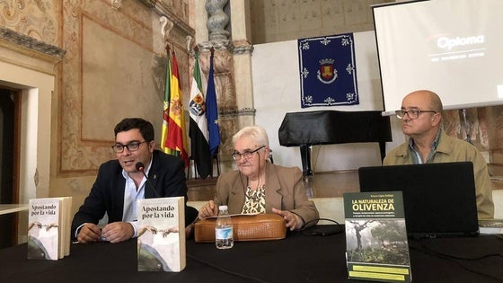 La Semana del Libro incluyó la presentación de dos obras extremeñas