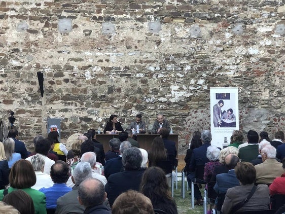 La familia de José Luis Chacón, presentó su libro póstumo sobre el Fuero del Baylio