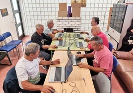 Uno de los grupos desarrollando uno de los cursos.