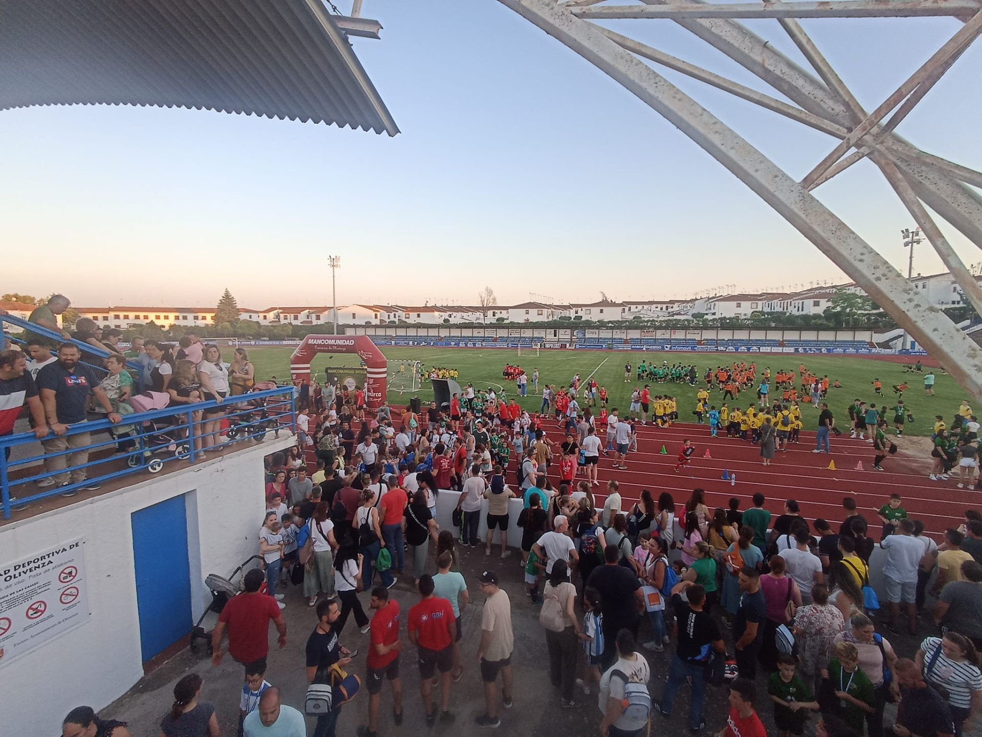 La clausura de la VII Liga de Fútbol reunió a casi 400 deportistas de la Comarca