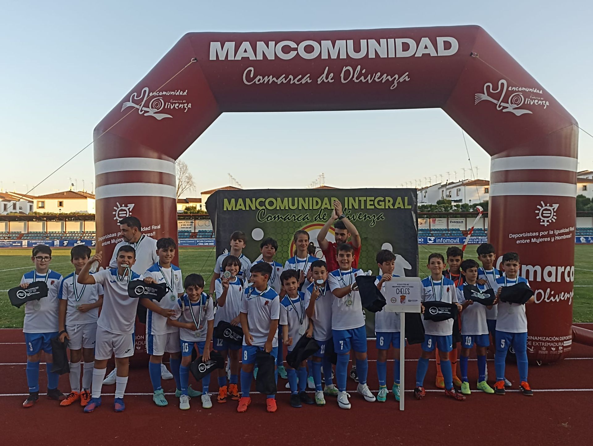 La clausura de la VII Liga de Fútbol reunió a casi 400 deportistas de la Comarca