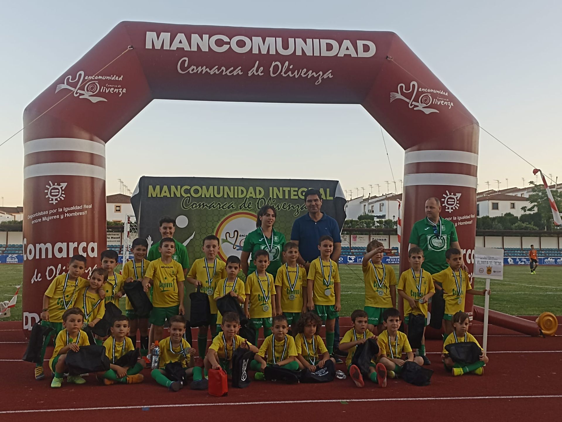 La clausura de la VII Liga de Fútbol reunió a casi 400 deportistas de la Comarca