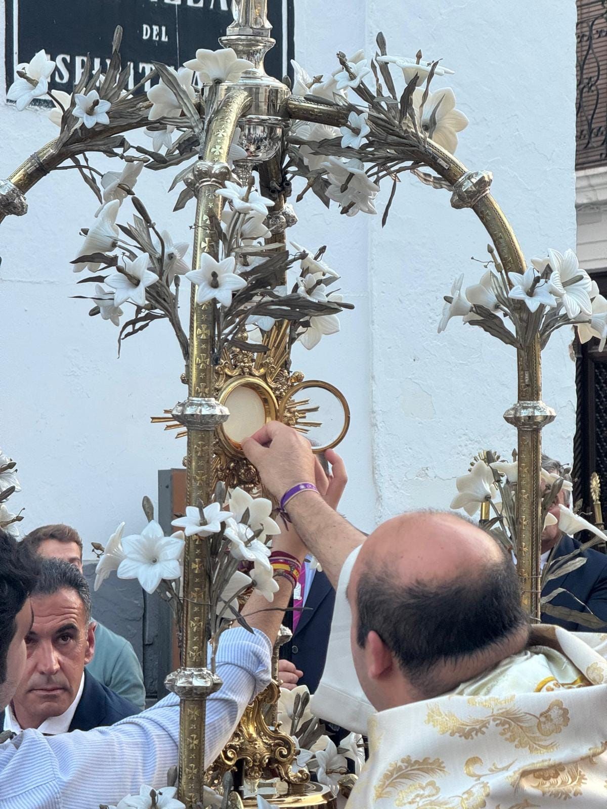76 niños y niñas de Primera Comunión procesionaron en el Corpus Christi