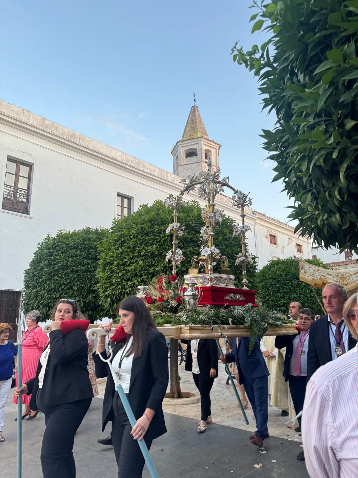 76 niños y niñas de Primera Comunión procesionaron en el Corpus Christi
