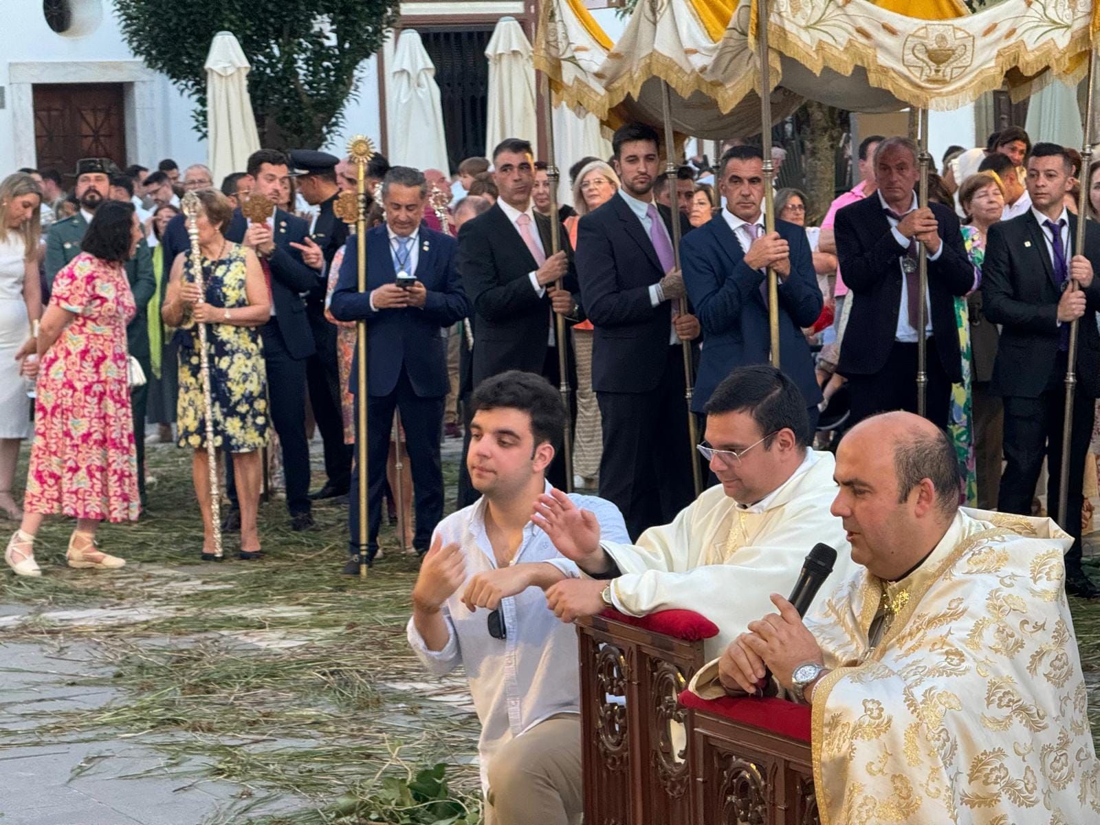 76 niños y niñas de Primera Comunión procesionaron en el Corpus Christi