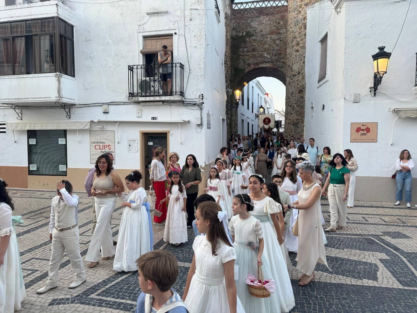 76 niños y niñas de Primera Comunión procesionaron en el Corpus Christi