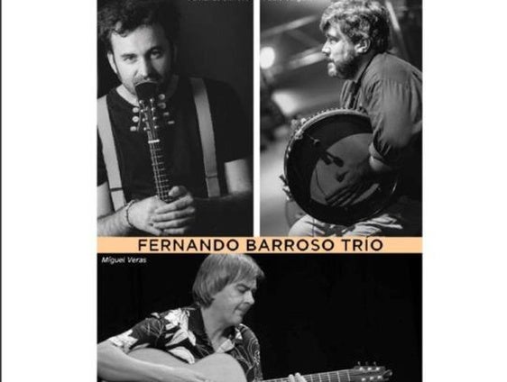 El Trio Fernando Barroso ofrece un concierto en el Patio de Armas del Meegs