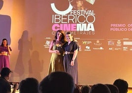Bonito entregó el premio del público oliventino.