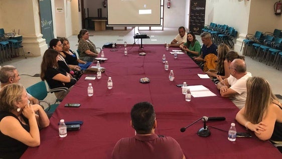 El Ayuntamiento y diversos colectivos abordan un plan de salud mental para jóvenes