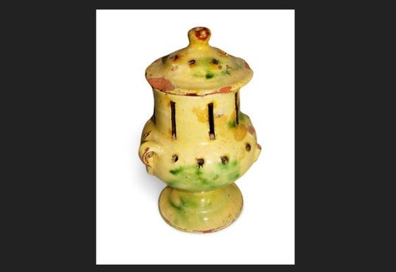 Un antiguo húmero para purificar el ambiente es la pieza de agosto del Meegs