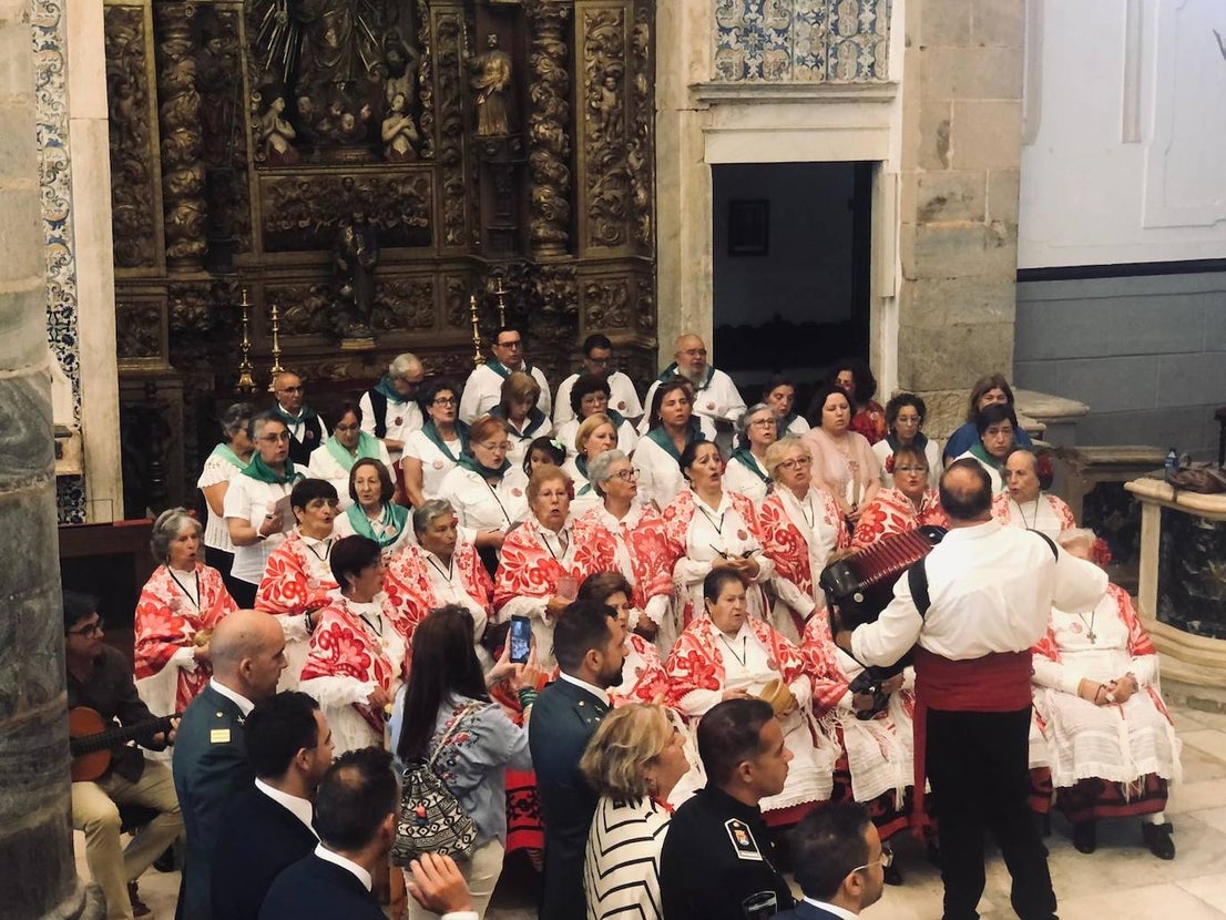 Los oliventinos mostraron su fervor por la Virgen de Guadalupe en el Día de Extremadura