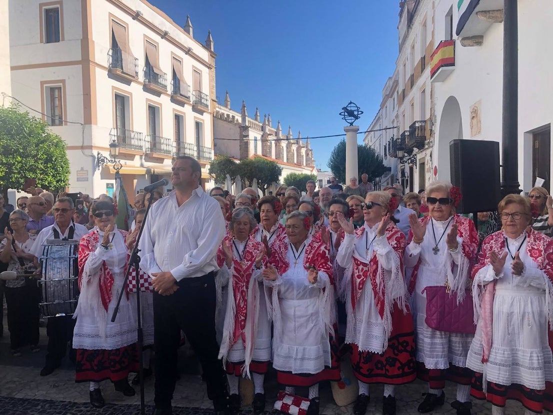 Los oliventinos mostraron su fervor por la Virgen de Guadalupe en el Día de Extremadura