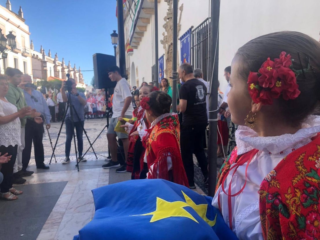 Los oliventinos mostraron su fervor por la Virgen de Guadalupe en el Día de Extremadura