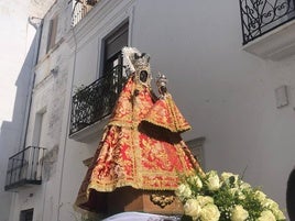 Los oliventinos mostraron su fervor por la Virgen de Guadalupe en el Día de Extremadura
