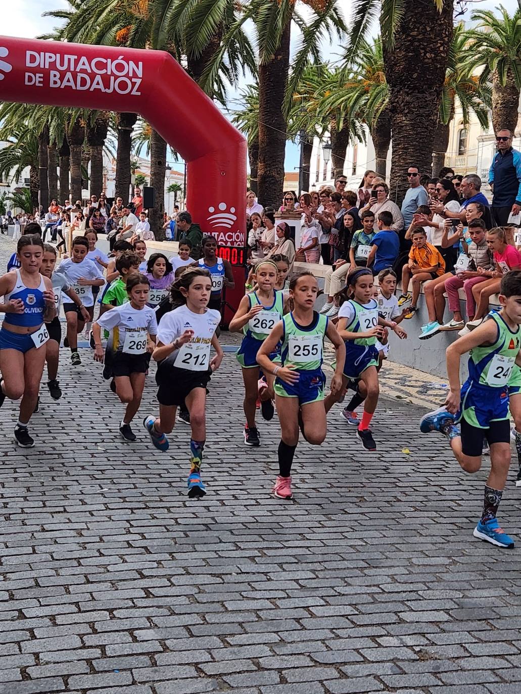 La III Carrera Popular de Olivenza reúne a corredores de toda la región