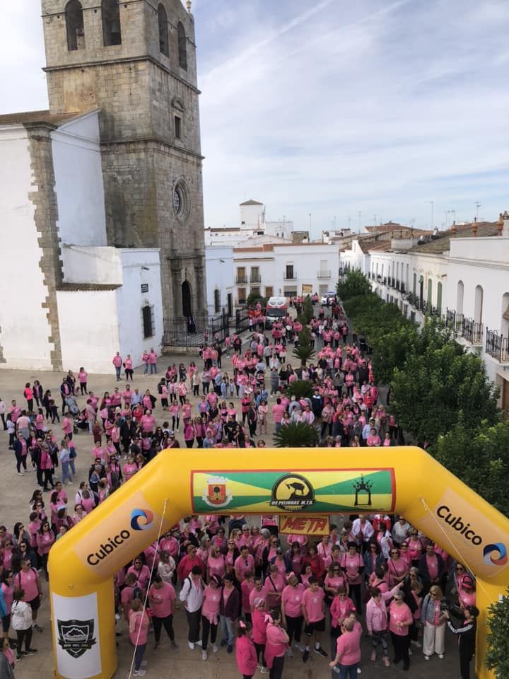 Un año más los ciudadanos se vuelcan con la marcha contra el cáncer de mama