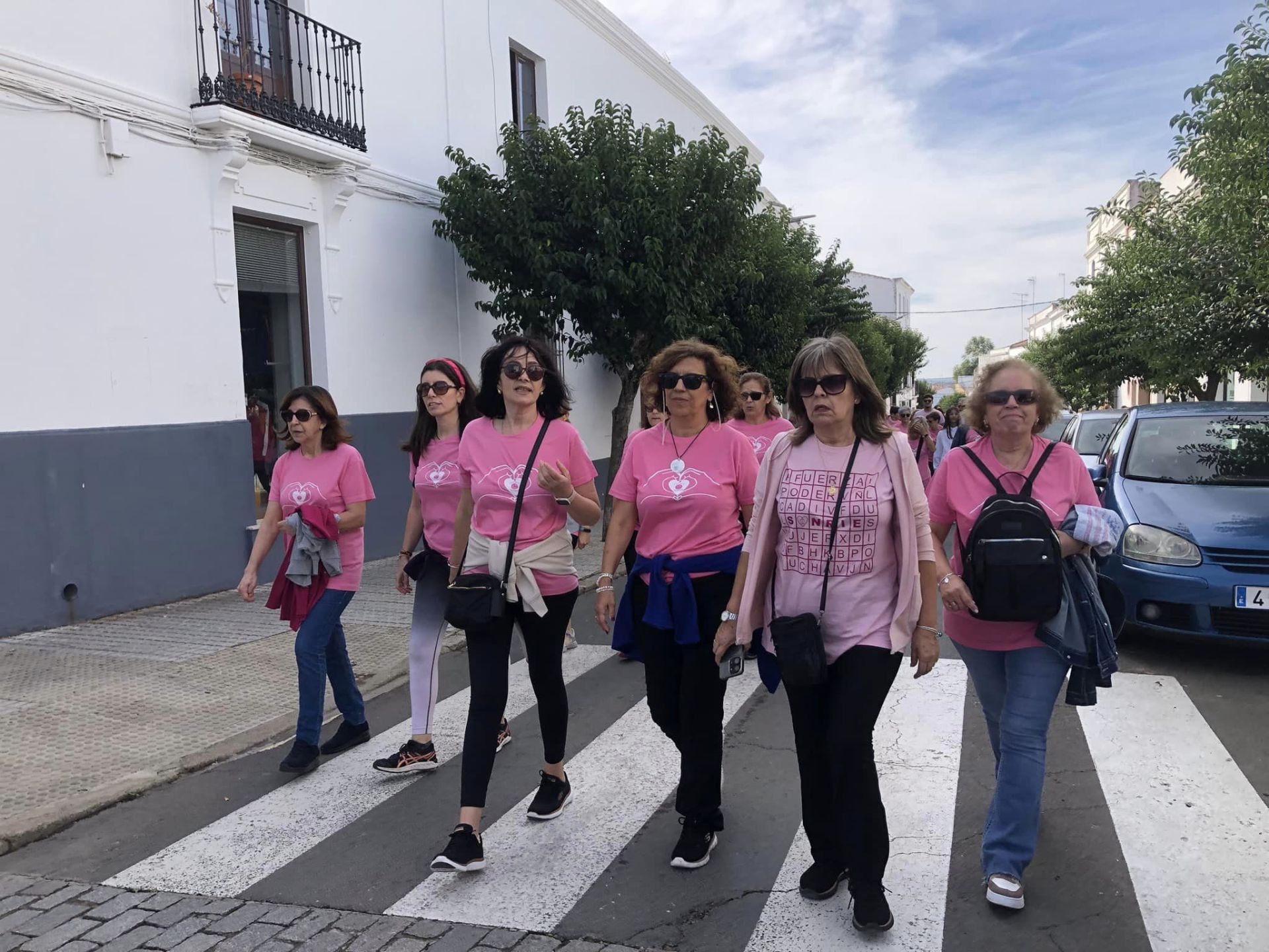 Un año más los ciudadanos se vuelcan con la marcha contra el cáncer de mama