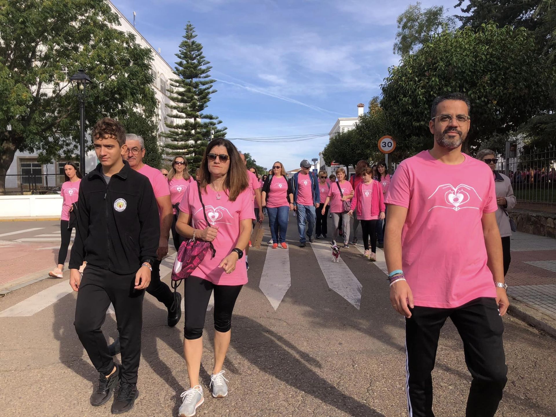 Un año más los ciudadanos se vuelcan con la marcha contra el cáncer de mama
