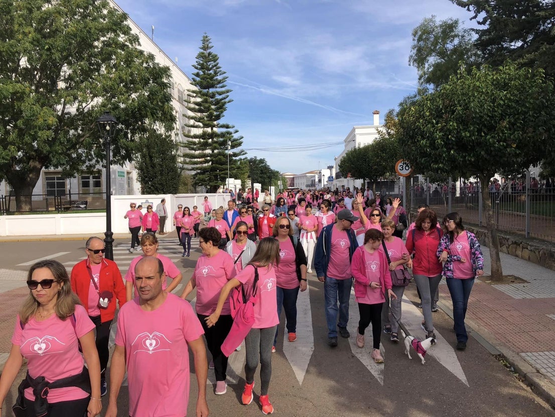 Un año más los ciudadanos se vuelcan con la marcha contra el cáncer de mama