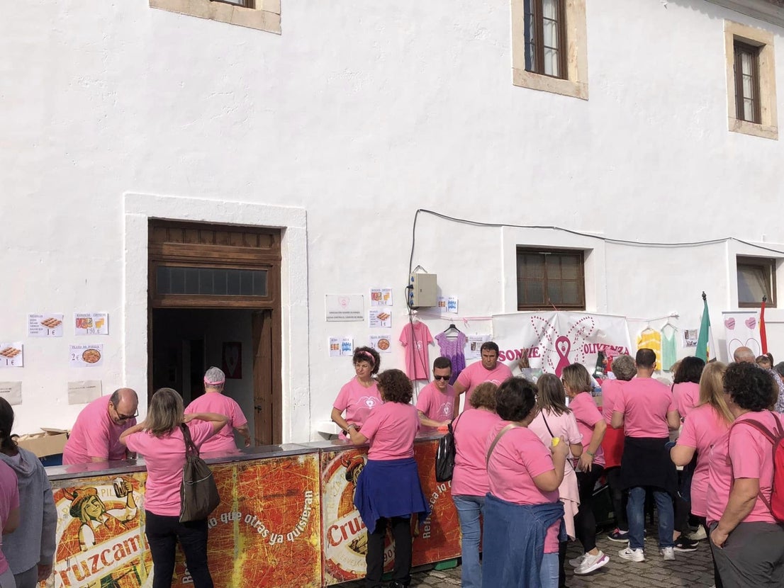Un año más los ciudadanos se vuelcan con la marcha contra el cáncer de mama