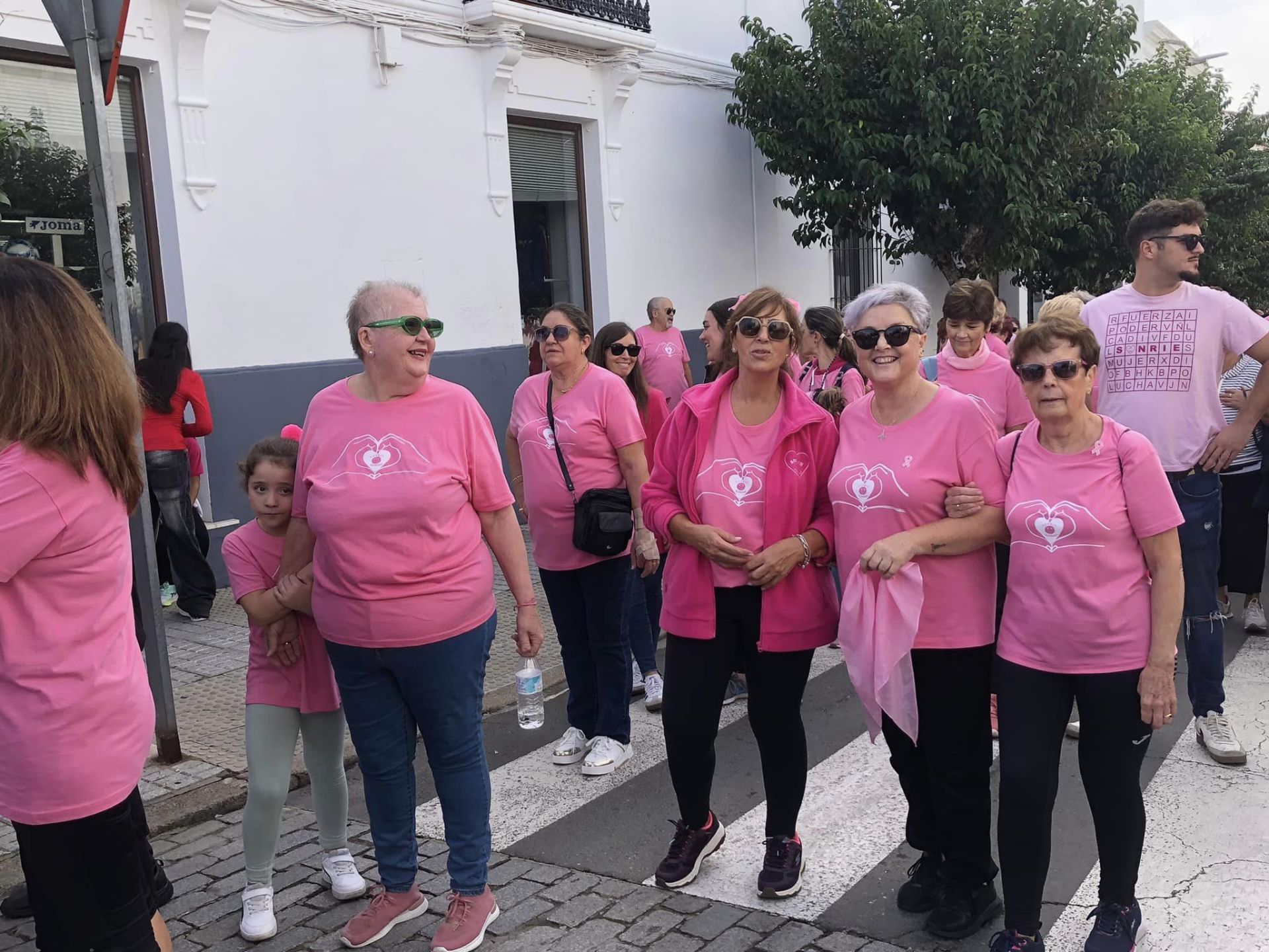 Un año más los ciudadanos se vuelcan con la marcha contra el cáncer de mama