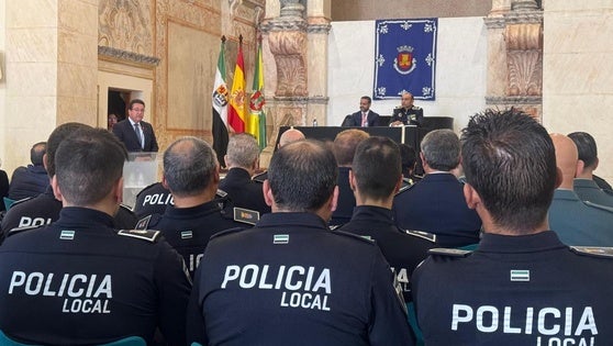 Olivenza condecora y homenajea a diversos agentes en el Dia de la Policía Local