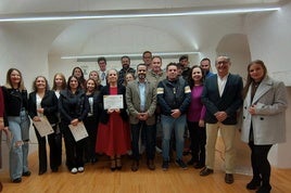 Alumnos, docentes y autoridades en la clausura.