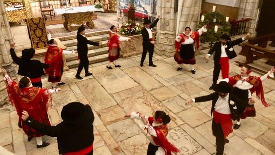 El tradicional baile de Santa Lucía se vivió en el templo de Santa María Magdalena