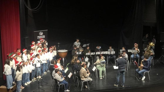 Los alumnos de la Escuela Municipal demuestran su evolución en el Concierto de Navidad
