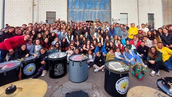 La Comparsa oliventina 'Donde vamos la liamos' saldrá en el puesto 35 en el gran desfile de Badajoz