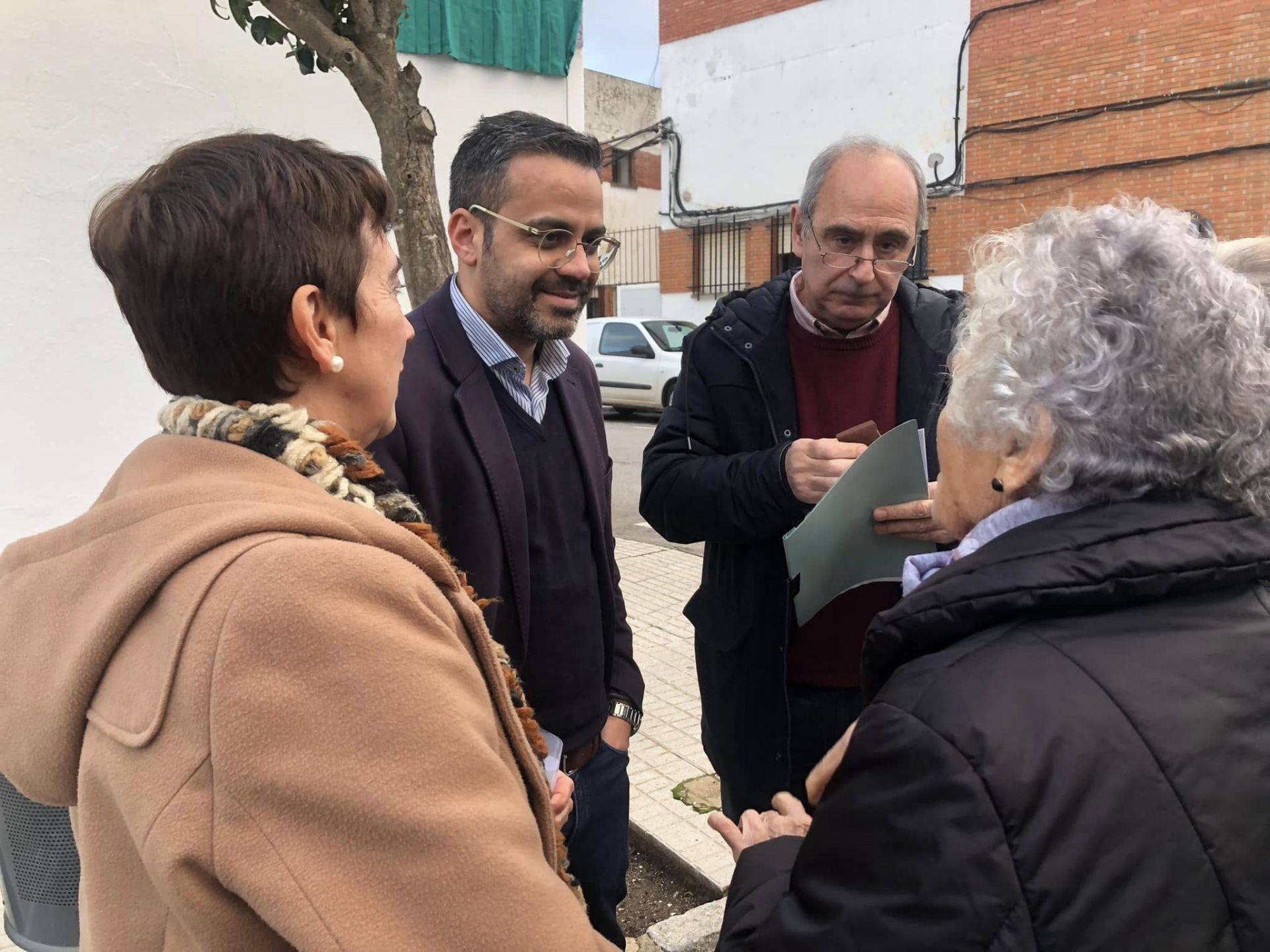 Castora recibe un merecido homenaje por su labor sacrificada y solidaria con sus vecinos