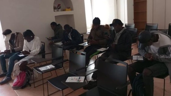 Refugiados de Cruz Roja se forma en competencias digitales con Redex y Aderco