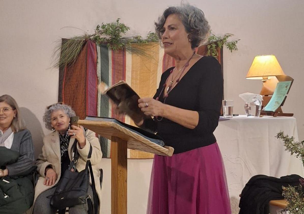 Laura Gómez declamó durante 90 minutos poesía propia y de Chamizo.