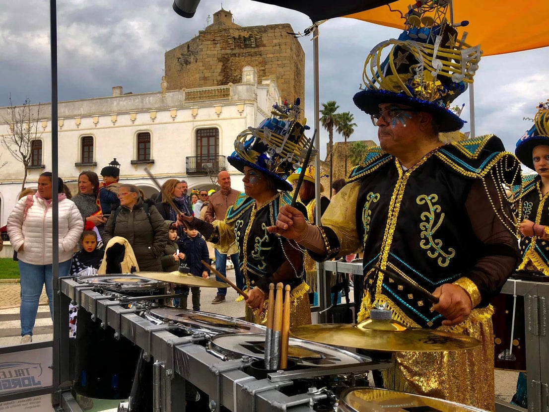 El mal tiempo no consiguió disminuir las ganas de carnaval de los oliventinos