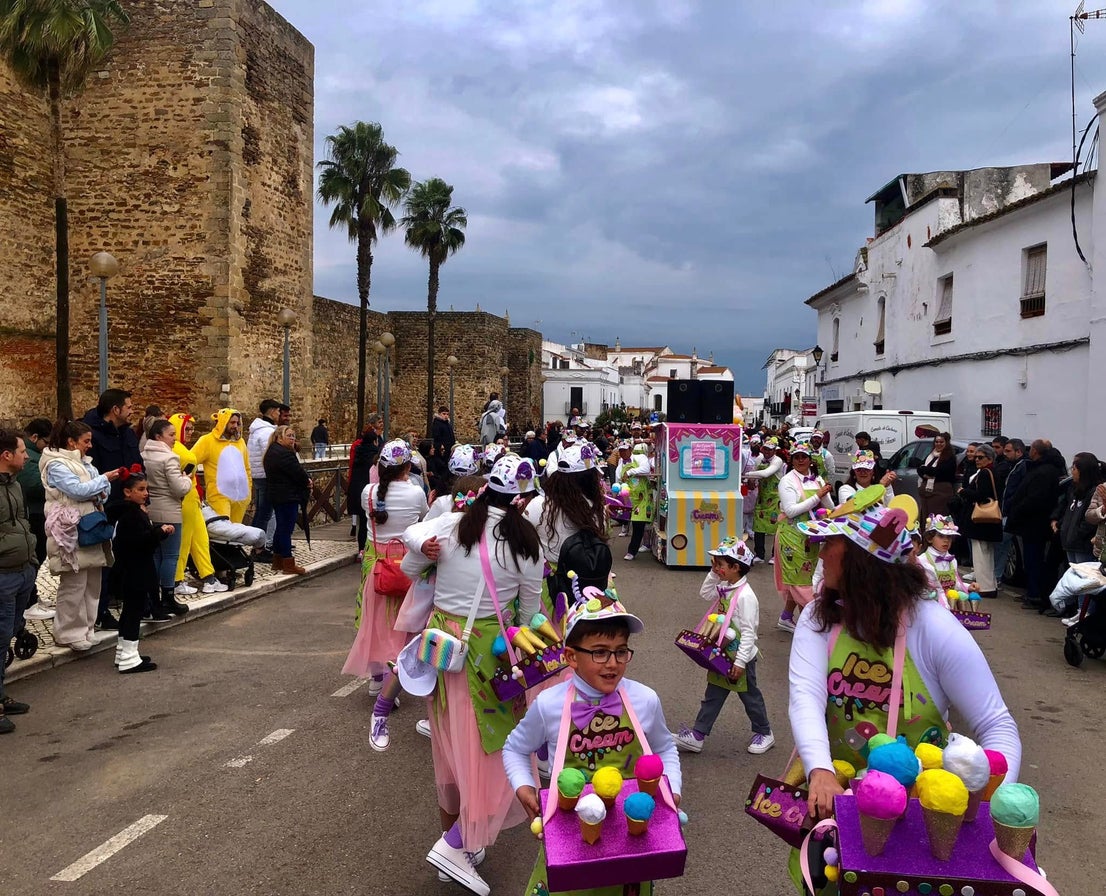 El mal tiempo no consiguió disminuir las ganas de carnaval de los oliventinos
