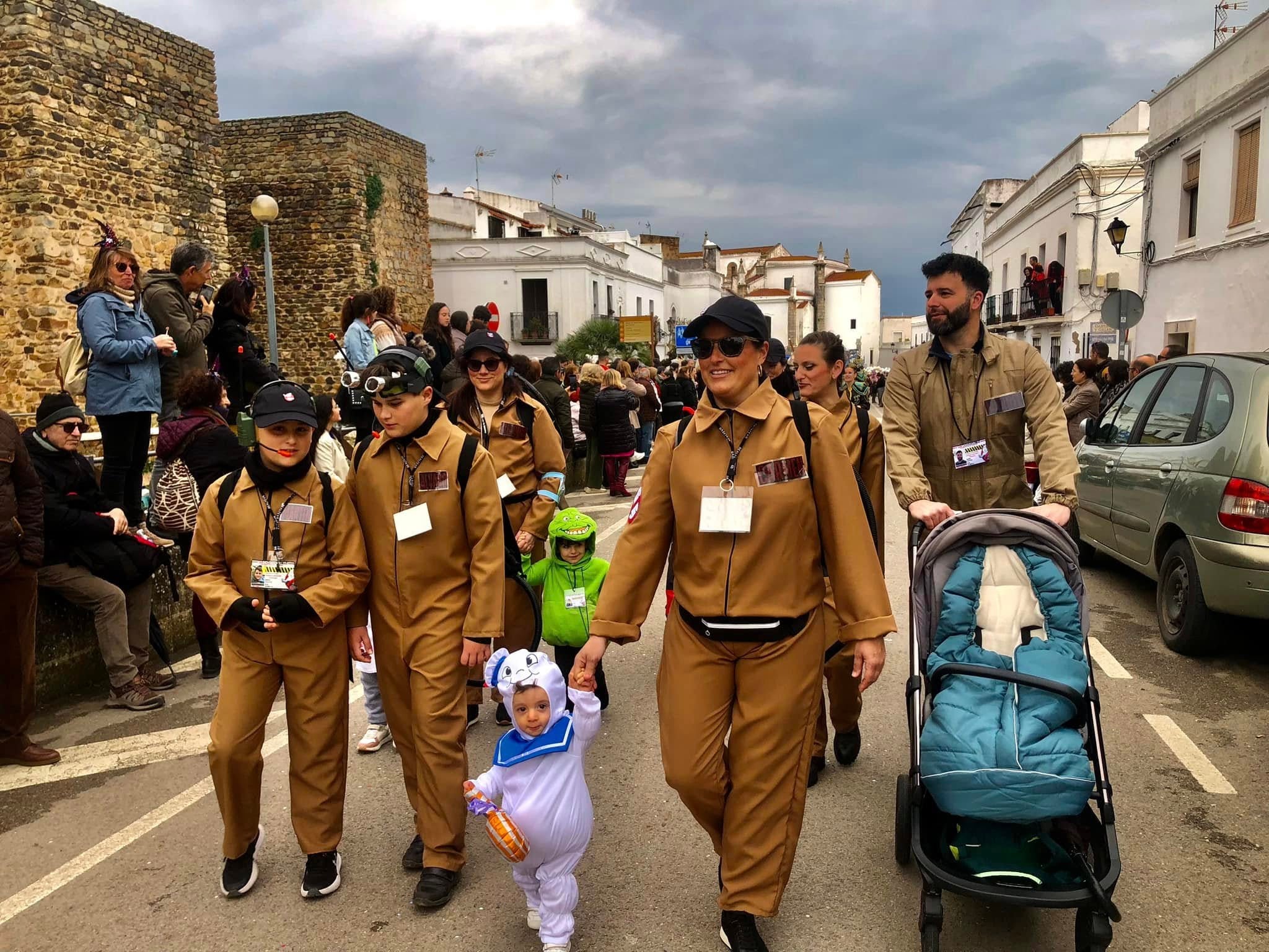 El mal tiempo no consiguió disminuir las ganas de carnaval de los oliventinos