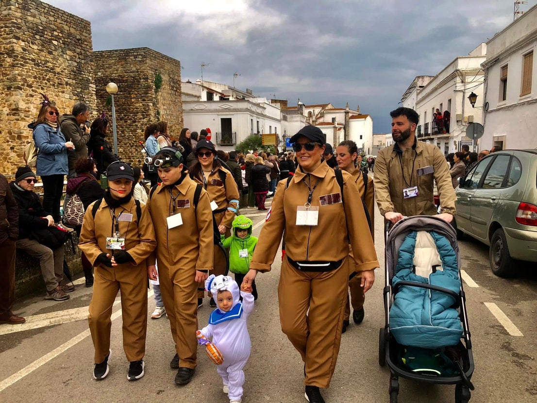 El mal tiempo no consiguió disminuir las ganas de carnaval de los oliventinos