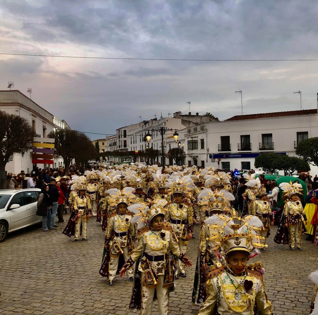 El mal tiempo no consiguió disminuir las ganas de carnaval de los oliventinos