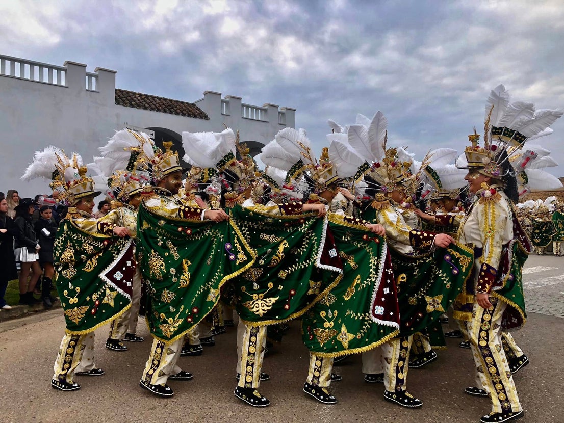 El mal tiempo no consiguió disminuir las ganas de carnaval de los oliventinos
