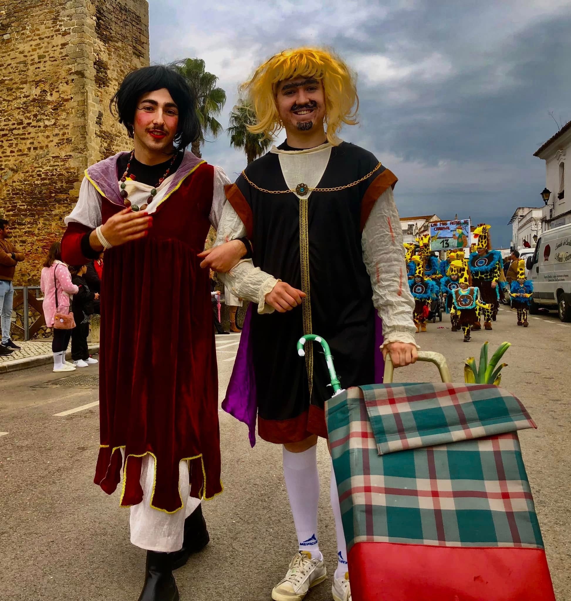 El mal tiempo no consiguió disminuir las ganas de carnaval de los oliventinos