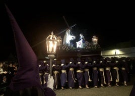 Momento de la procesión del Lunes Santo.