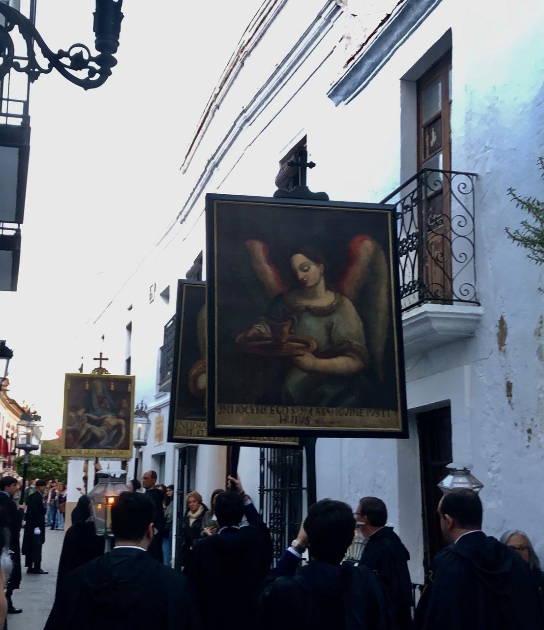 La procesión de las Banderas, única en España, volvió a recorrer Olivenza