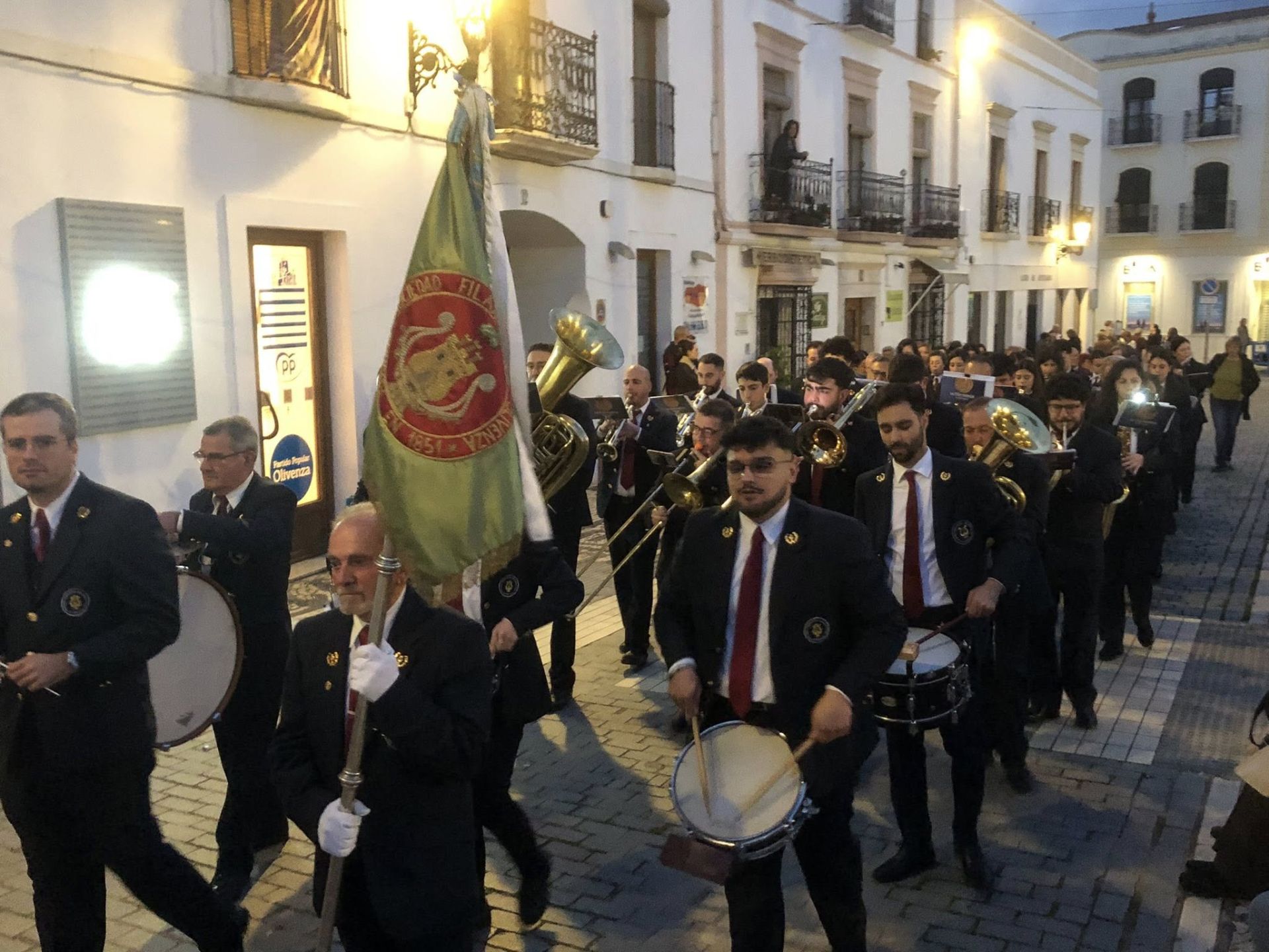 La procesión de las Banderas, única en España, volvió a recorrer Olivenza