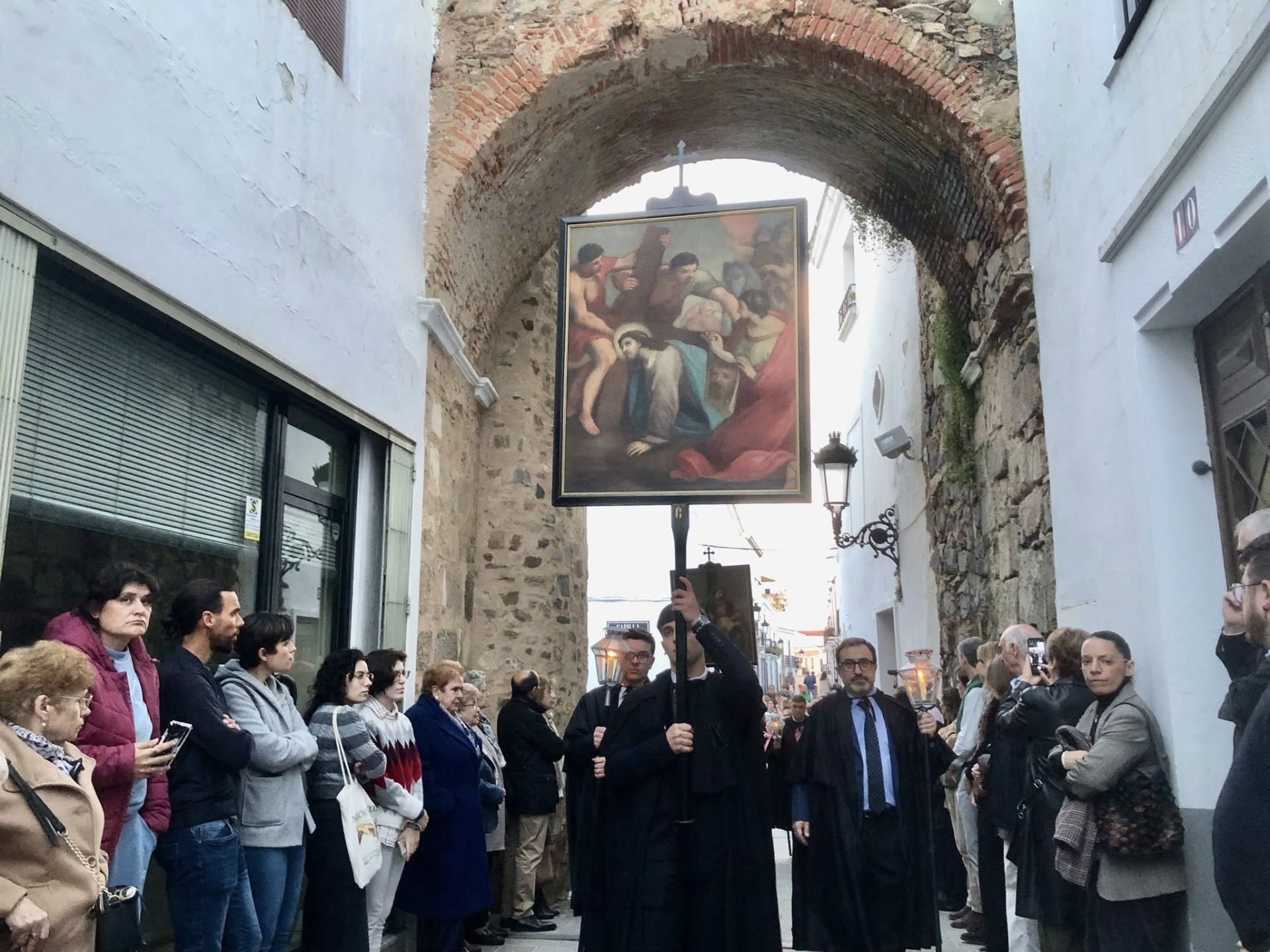 La procesión de las Banderas, única en España, volvió a recorrer Olivenza