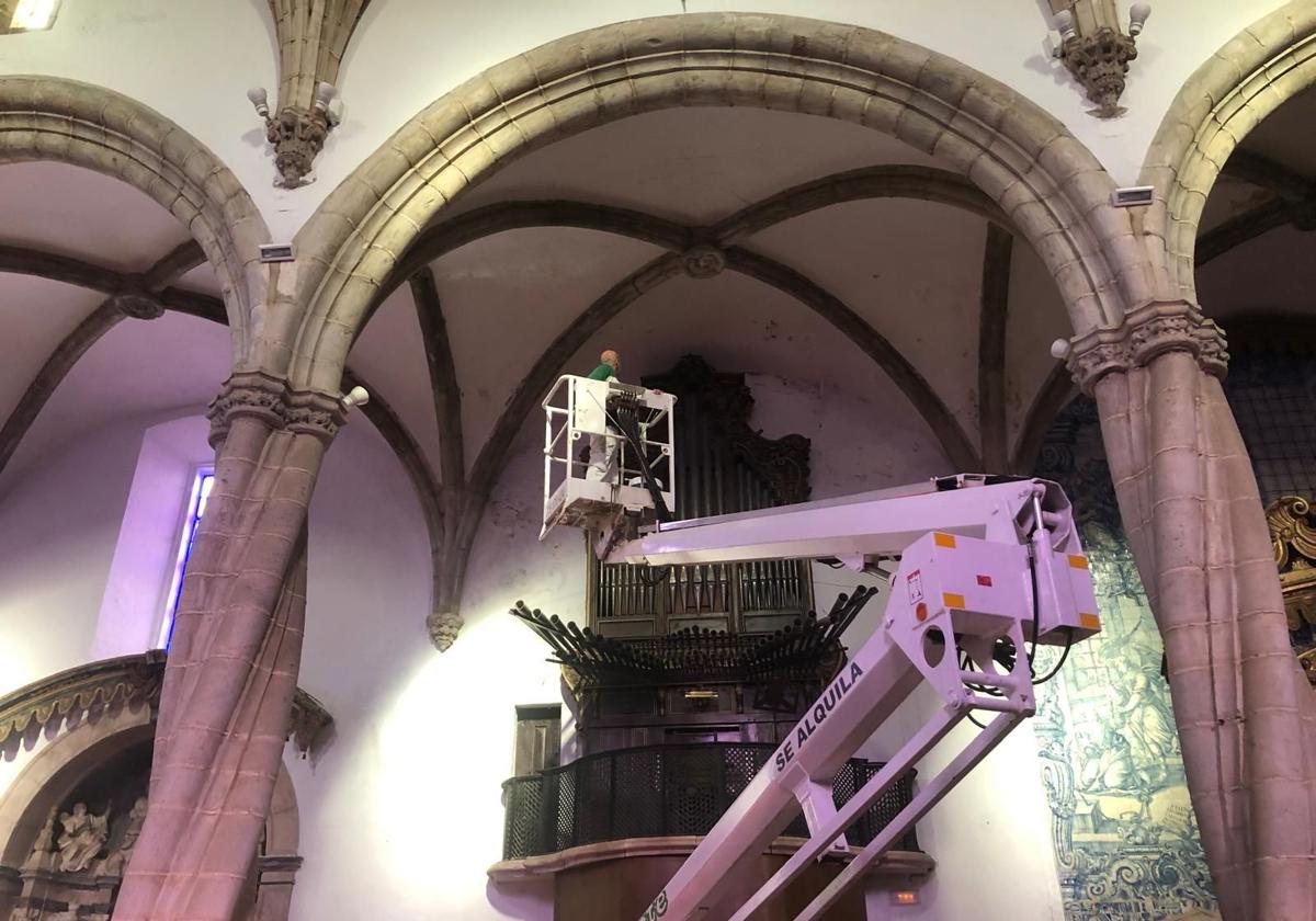 Acaban las labores de pintura en el templo de la Magdalena