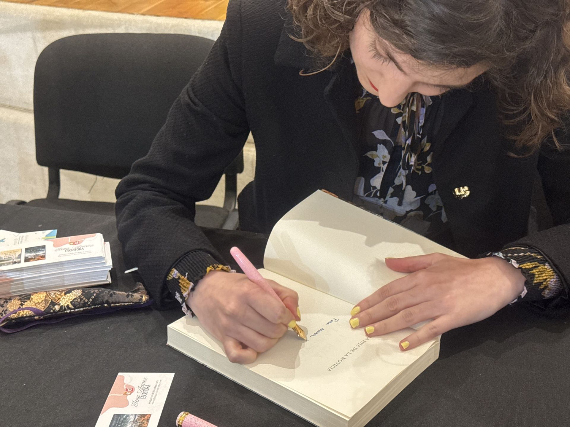 La presentación de 'La hija de la novicia' de la oliventina Elena Álvarez cerró la Semana del Libro