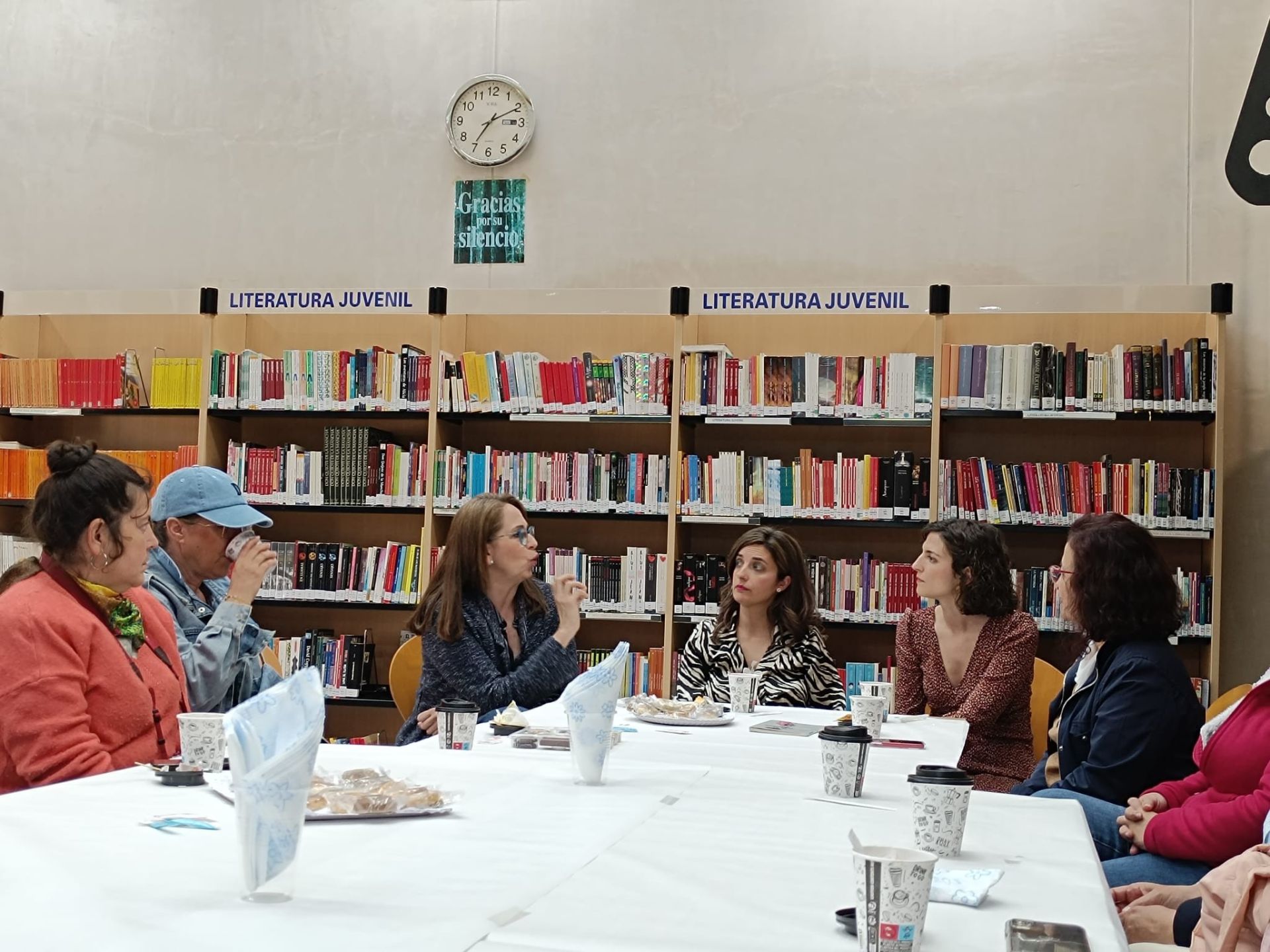 La presentación de &#039;La hija de la novicia&#039; de la oliventina Elena Álvarez cerró la Semana del Libro