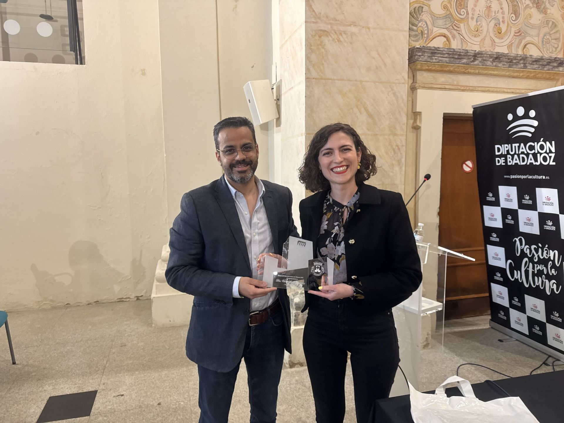 La presentación de &#039;La hija de la novicia&#039; de la oliventina Elena Álvarez cerró la Semana del Libro