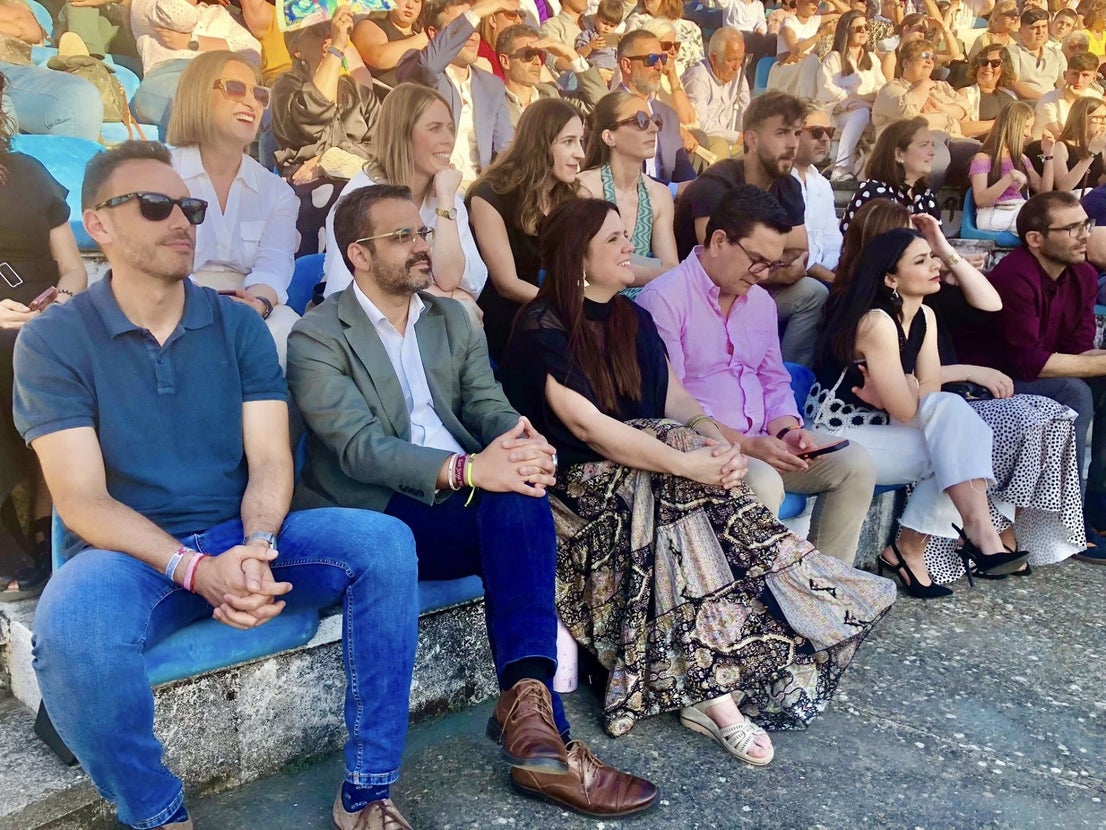 El alumnado del IES Puente Ajuda celebra su graduación de Bachillerato