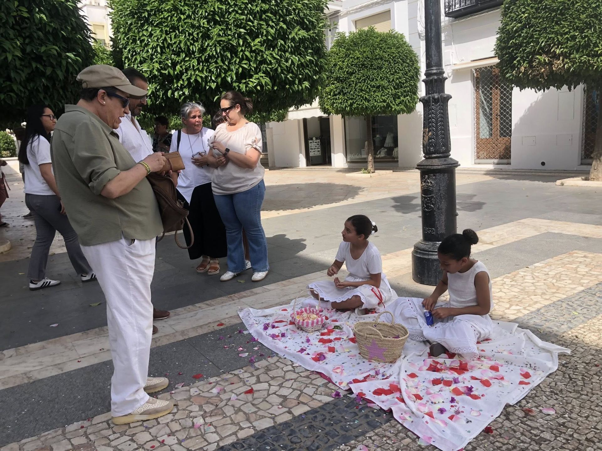 Un año más la tradición de La Maya alegró las calles de Olivenza
